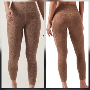 Athleta Salutation Stash Pocket II Printed 7/8 Tight Beige Tan Leopard Leggings